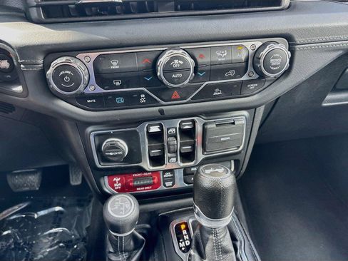 Used 2024 Jeep Wrangler Unlimited Rubicon 4xe AWD/4WD image 11