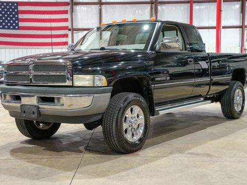 Used 1997 Dodge Ram 2500 Truck 4x4 Club Cab image 1