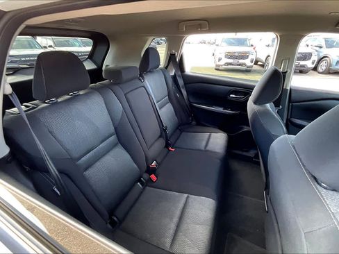 Used 2024 Nissan Rogue SV image 18