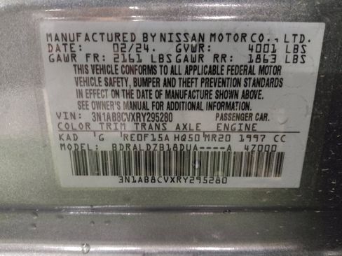 Used 2024 Nissan Sentra SV FWD image 33