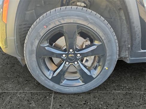 Used 2022 Jeep Grand Cherokee L Laredo image 14