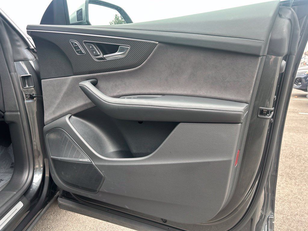 Certified 2024 Audi SQ8 Prestige AWD/4WD image 4