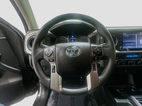 Used 2022 Toyota Tacoma SR5 AWD/4WD image 11