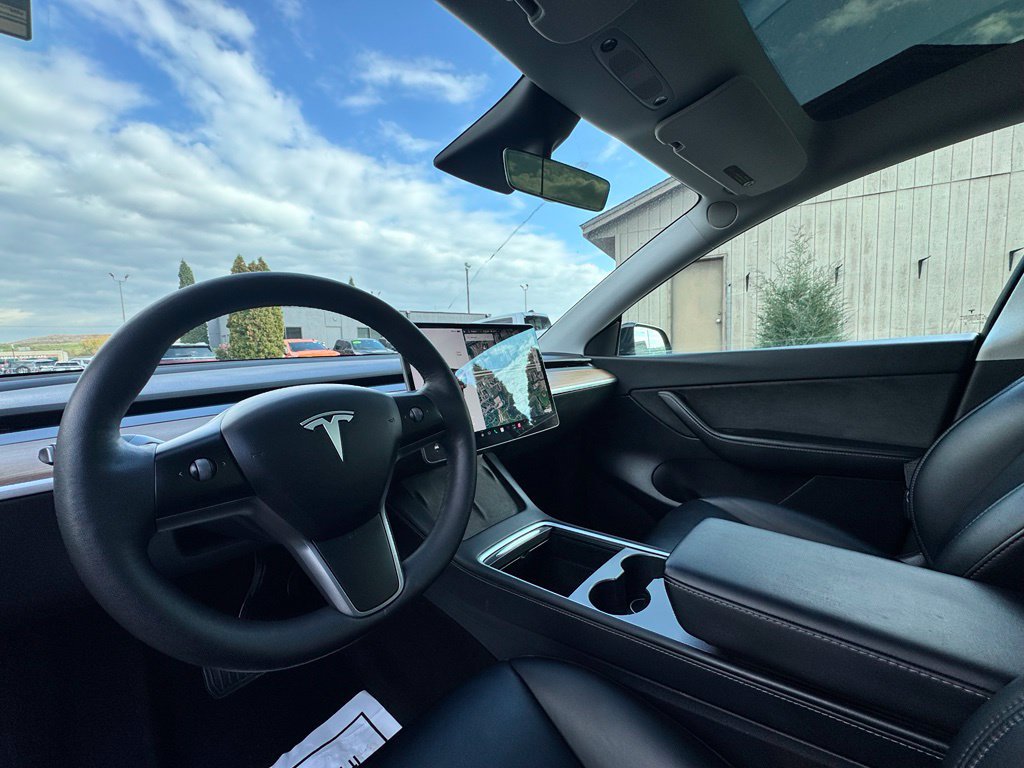 Used 2021 Tesla Model Y Long Range AWD/4WD image 18