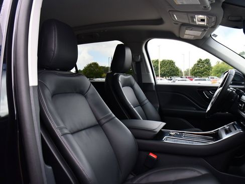 Used 2025 Lincoln Aviator AWD image 16