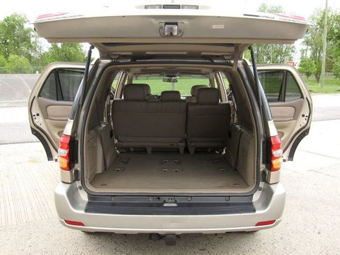 Used 2004 Toyota Sequoia SR5 AWD/4WD image 32
