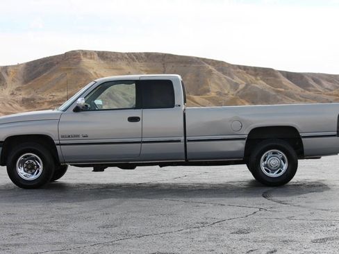 Used 1997 Dodge Ram 2500 Truck 2WD Club Cab image 4