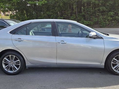 Used 2016 Toyota Camry SE image 5