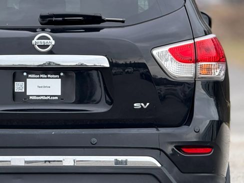 Used 2015 Nissan Pathfinder SV image 14