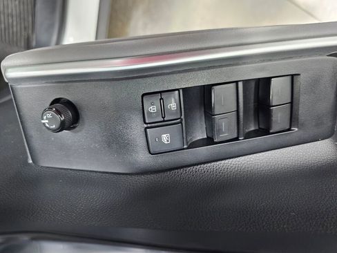 Used 2021 Toyota Highlander XLE image 34