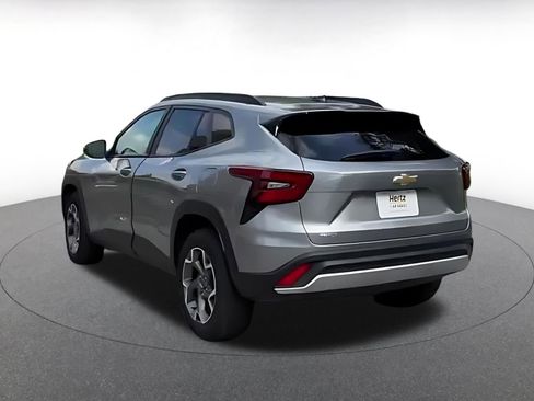 Used 2025 Chevrolet Trax LT FWD image 11