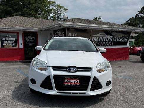 Used 2013 Ford Focus SE w/ SE Winter Pkg FWD image 2