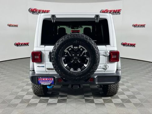 Used 2025 Jeep Wrangler Unlimited Rubicon 4xe w/ Convenience Group AWD/4WD image 7