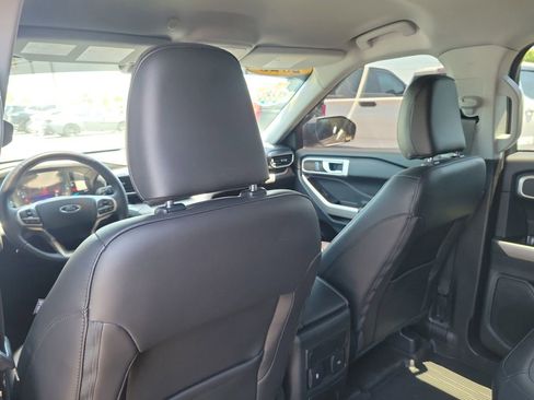 Used 2023 Ford Explorer XLT w/ Equipment Group 202A RWD image 10