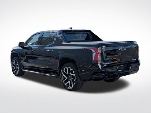 Used 2024 Chevrolet Silverado EV RST AWD/4WD image 8