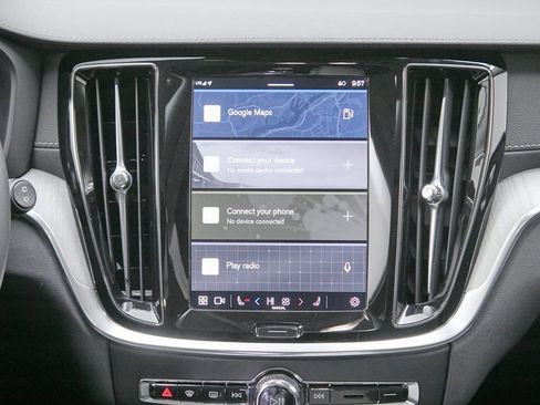 Certified 2024 Volvo V60 B5 Cross Country Ultimate image 32