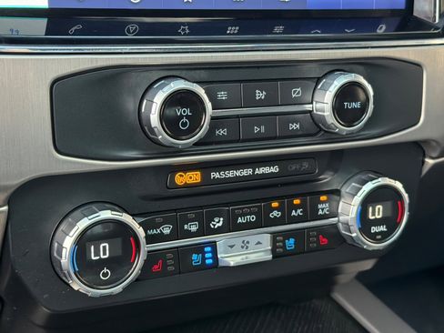 Used 2022 Ford F450 Platinum w/ FX4 Off-Road Package image 20