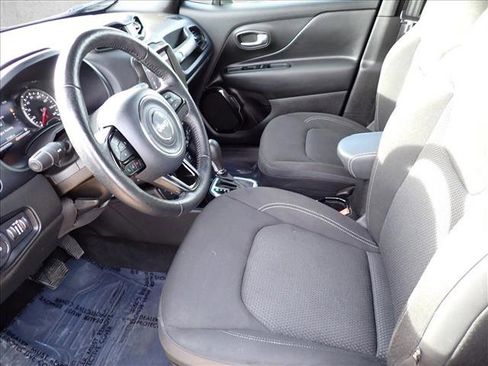 Used 2022 Jeep Renegade Altitude w/ Convenience Group image 11