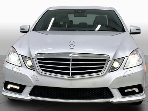 Used 2010 Mercedes-Benz E 350 Sedan image 3