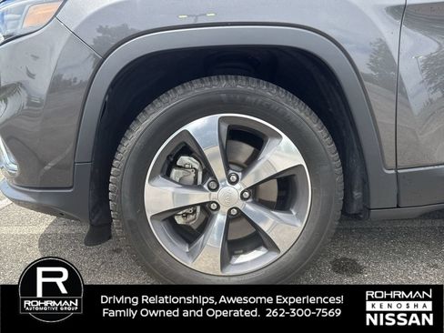 Used 2019 Jeep Cherokee Limited w/ Luxury Group FWD image 10