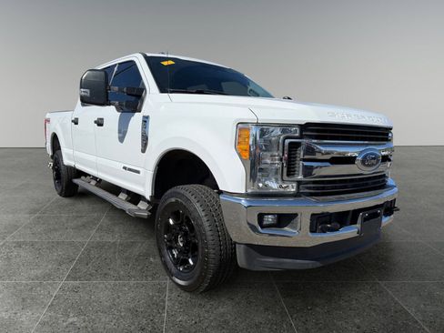 Used 2017 Ford F250 XLT w/ XLT Value Package AWD/4WD image 6