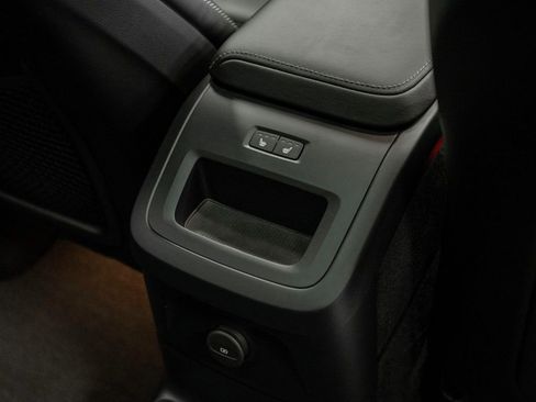 Used 2024 Volvo XC60 T8 Ultimate w/ Climate Package image 28