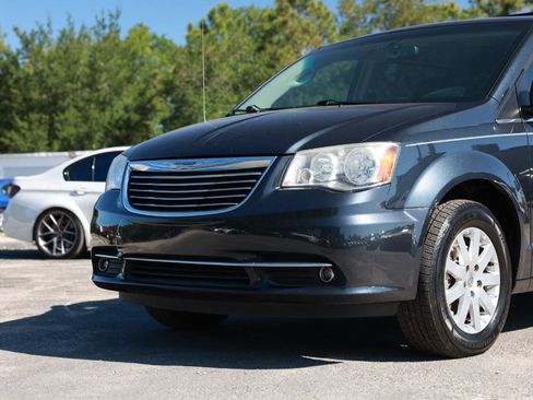 Used 2014 Chrysler Town & Country Touring FWD image 28