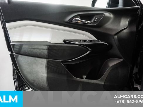 Used 2025 Chevrolet Trax LT FWD image 44