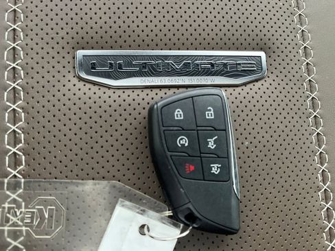 Used 2025 GMC Yukon Denali Ultimate image 34