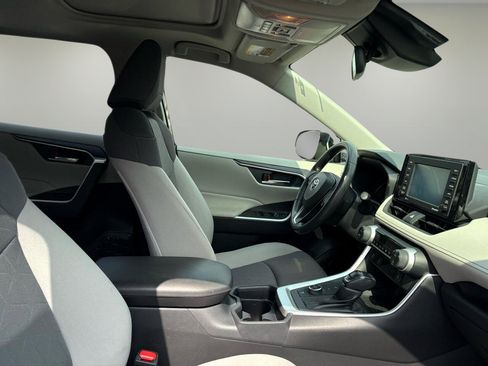 Used 2021 Toyota RAV4 XLE w/ Convenience Package image 30