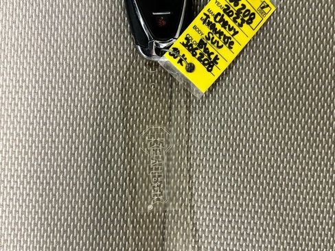 Used 2023 Chevrolet Traverse LS FWD image 25