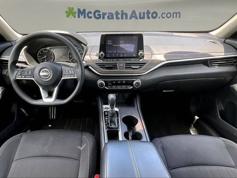 Used 2025 Nissan Altima 2.5 SV FWD image 9