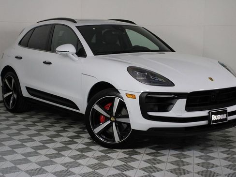 Certified 2025 Porsche Macan S image 9