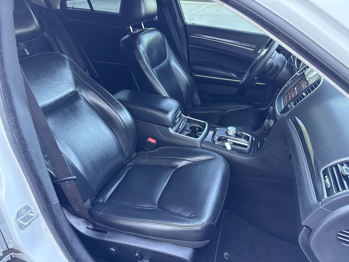 Used 2022 Chrysler 300 Touring L RWD image 16