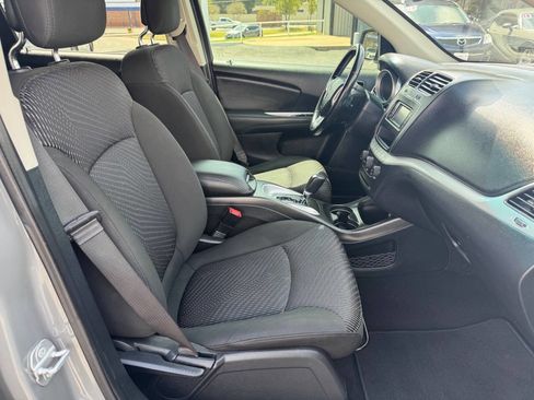 Used 2020 Dodge Journey SE w/ SE Popular Equipment Group image 20