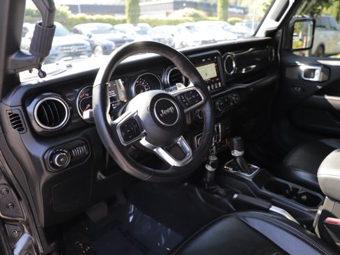Used 2022 Jeep Wrangler Unlimited Rubicon w/ Xtreme Recon 35" Tire Package AWD/4WD image 17
