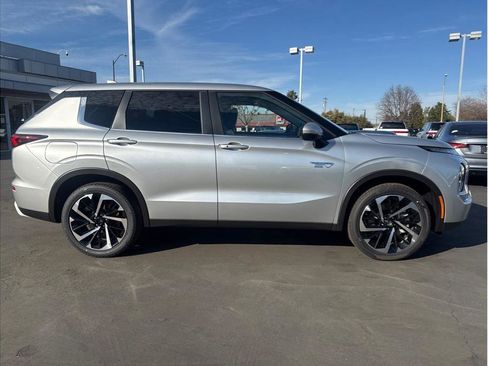 Used 2025 Mitsubishi Outlander SE Tech Package image 5