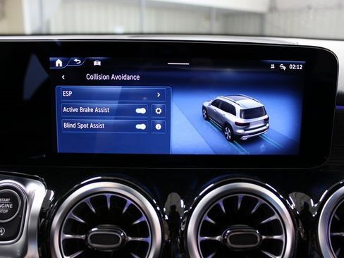 Used 2024 Mercedes-Benz GLB 250 4MATIC image 27