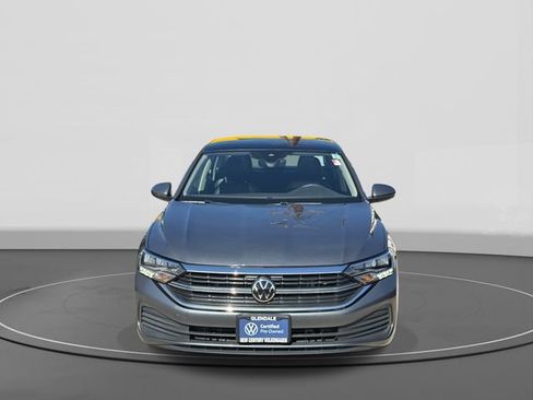 Used 2024 Volkswagen Jetta SE w/ Panoramic Sunroof Package image 2