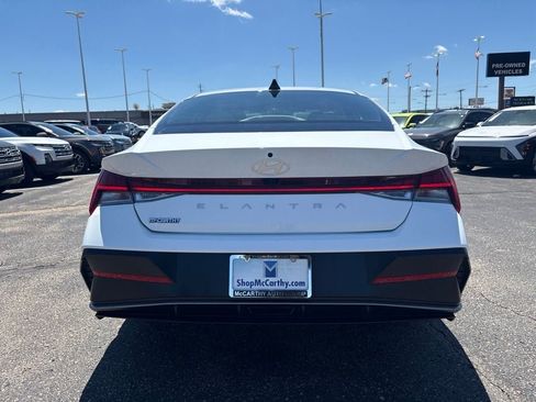 Certified 2025 Hyundai Elantra SEL FWD image 10