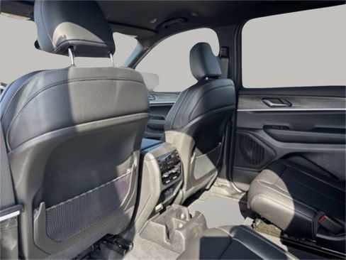 New 2025 Jeep Grand Cherokee L Limited image 25