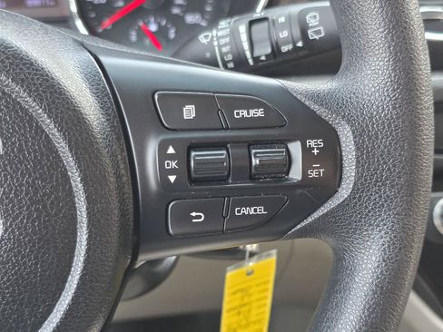 Used 2019 Kia Sedona LX FWD image 12