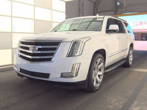 Used 2018 Cadillac Escalade ESV Luxury AWD/4WD image 2