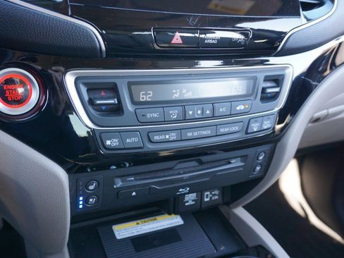 Used 2019 Honda Pilot Elite image 19