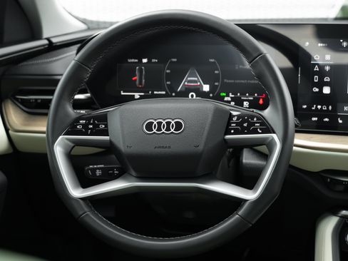 Certified 2025 Audi Q5 Premium AWD/4WD image 9