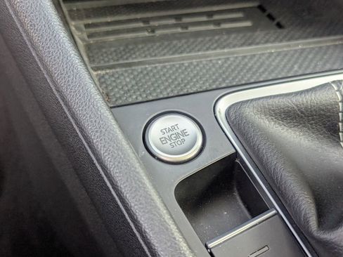 Used 2025 Volkswagen Jetta SE FWD image 15