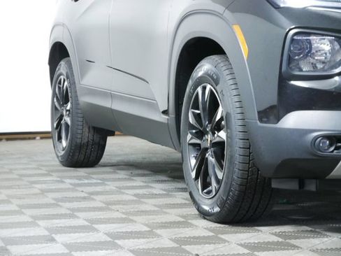 Used 2022 Chevrolet TrailBlazer LT w/ Convenience Package FWD image 2
