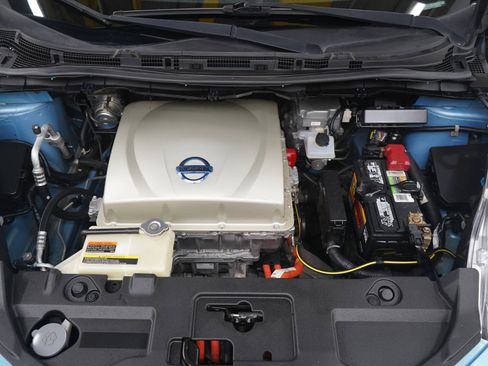 Used 2015 Nissan Leaf S w/ Charge Package FWD image 29