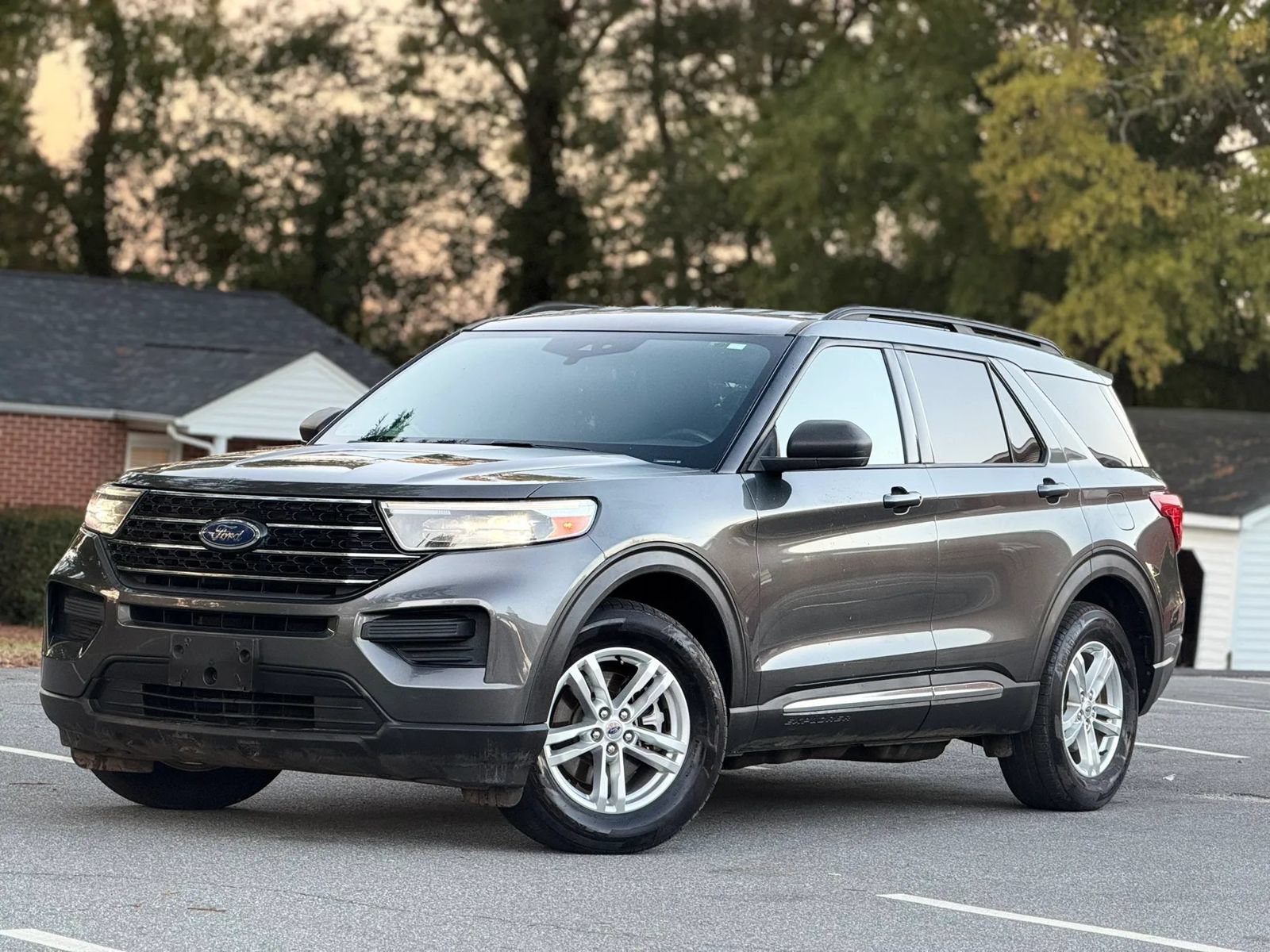 Used 2020 Ford Explorer XLT AWD/4WD image 2