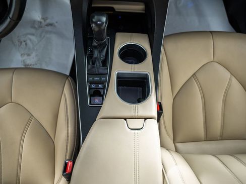 Used 2020 Toyota Avalon XLE w/ Moonroof Package image 27